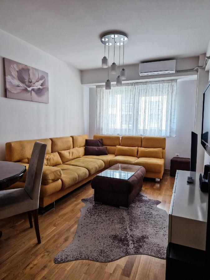 Tushe Apartments Skopje Buitenkant foto